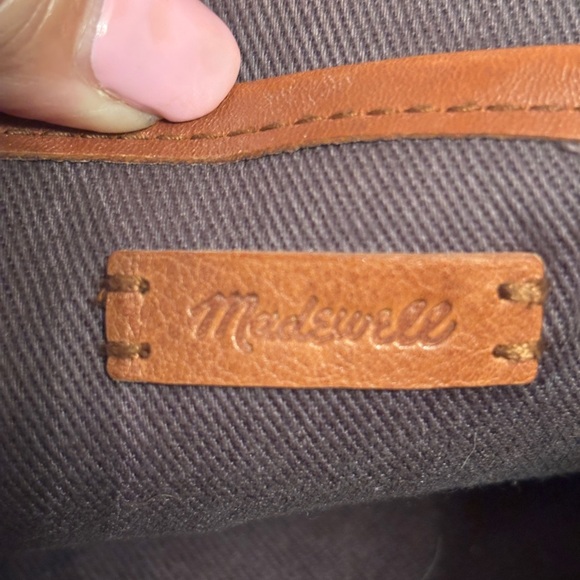 Madewell Simple Crossbody Bag - Picture 4 of 8